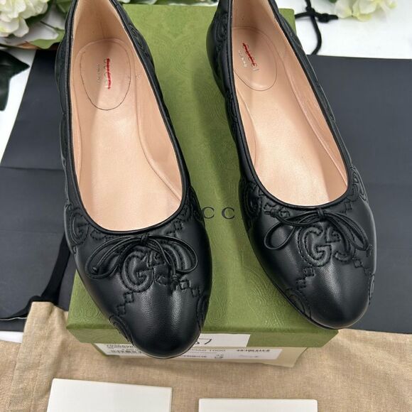 SOLD!!     Women’s Gucci GG, quilted leather ballet flats, size 39 made in Italy - Picture 2 of 8
